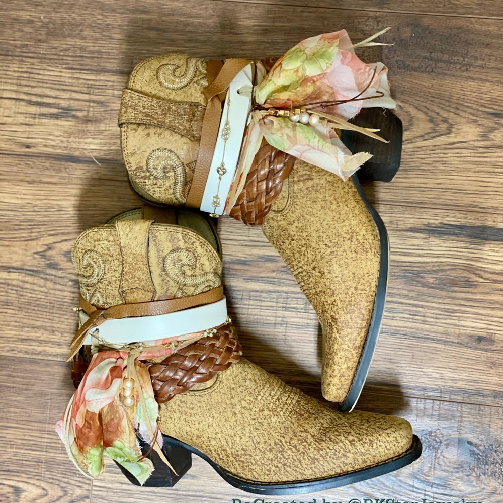 Sz 8 Camel Colored Ankle Cowgirl Bootie Boots